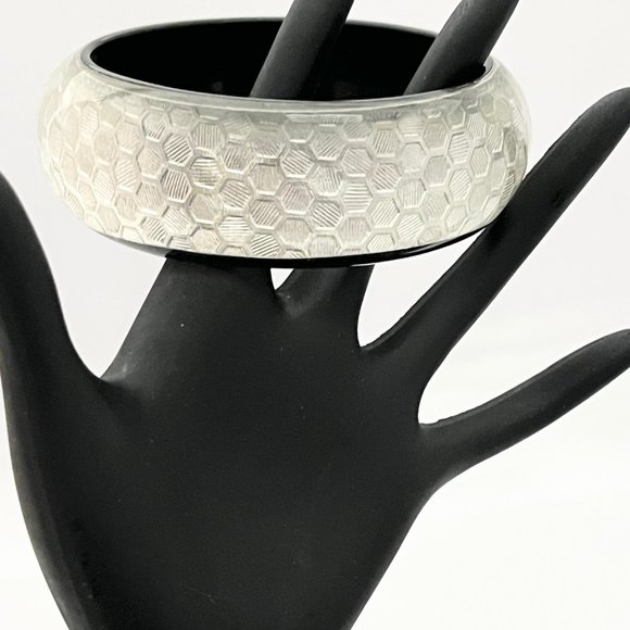 Vintage LUCITE SILVERTONE BRACELET BANGLE, Honeycomb Silver Design, Black Inside - Picture 3 of 6